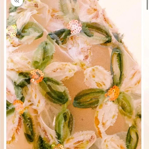 STORiA IVORY AND SAGE SEQUIN BABY DOLL CROP TOP WITH PUFF SLEEVES SIZE SMALL - Picture 4 of 15